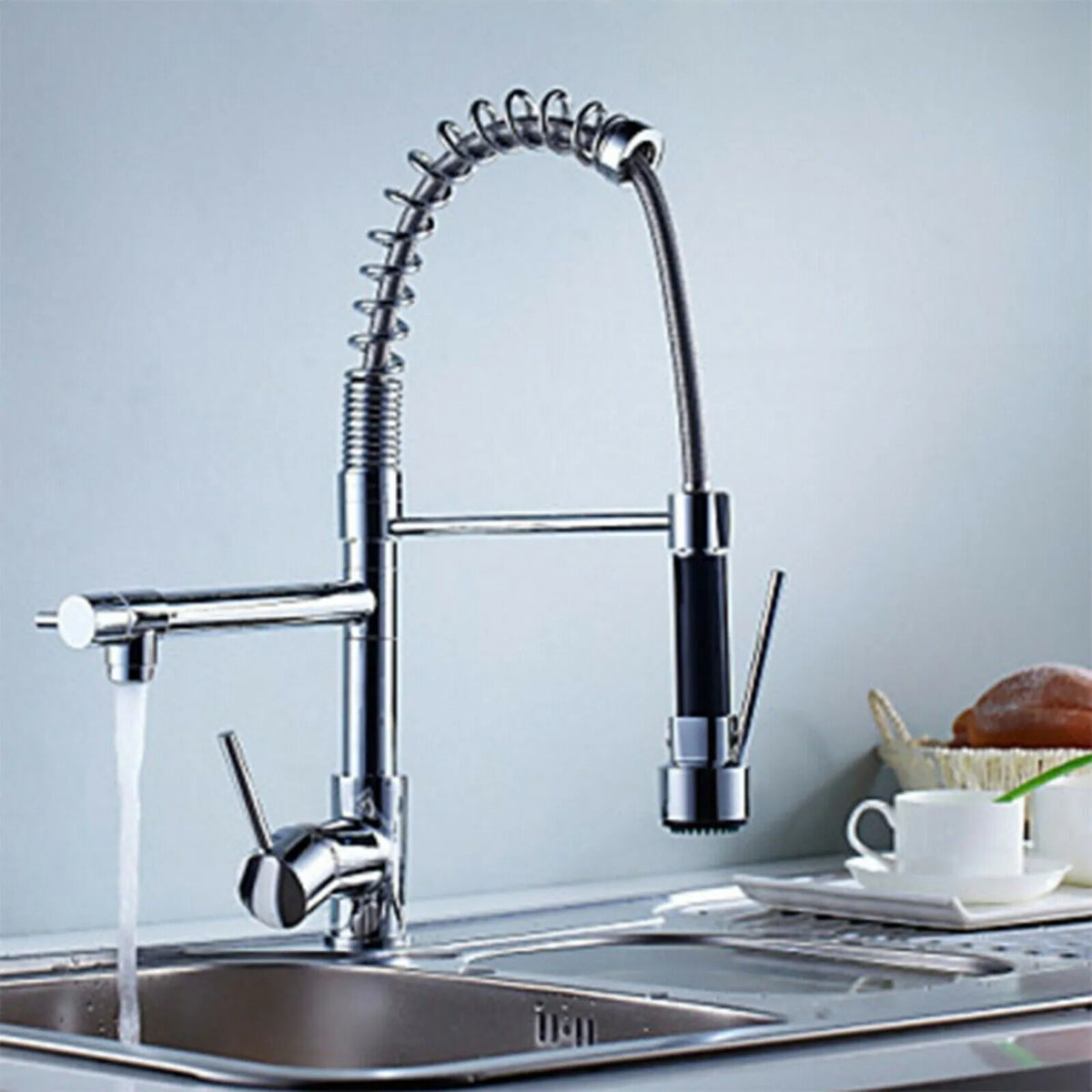 Single Handle Chrome Kitchen Faucet With Pull-Out Spray